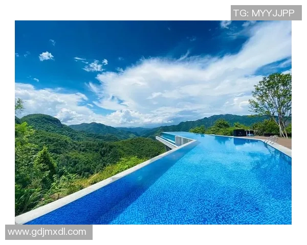 泳池边的清凉世界:打造夏日舒适与健康生活的理想场所 泳池边的清凉世界:打造夏日舒适与健康生活的理想场所