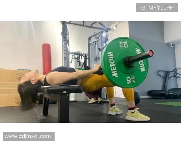 龙门架健身器材助力力量训练效果提升打造完美身形的理想选择