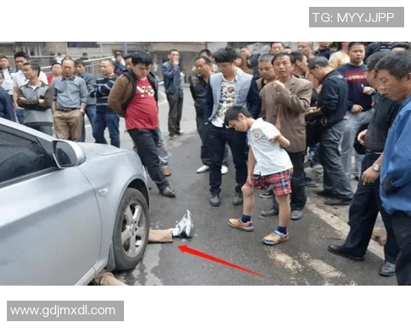 中国足球明星碰瓷事件引发社会热议背后的真相与反思 中国足球明星碰瓷事件引发社会热议背后的真相与反思
